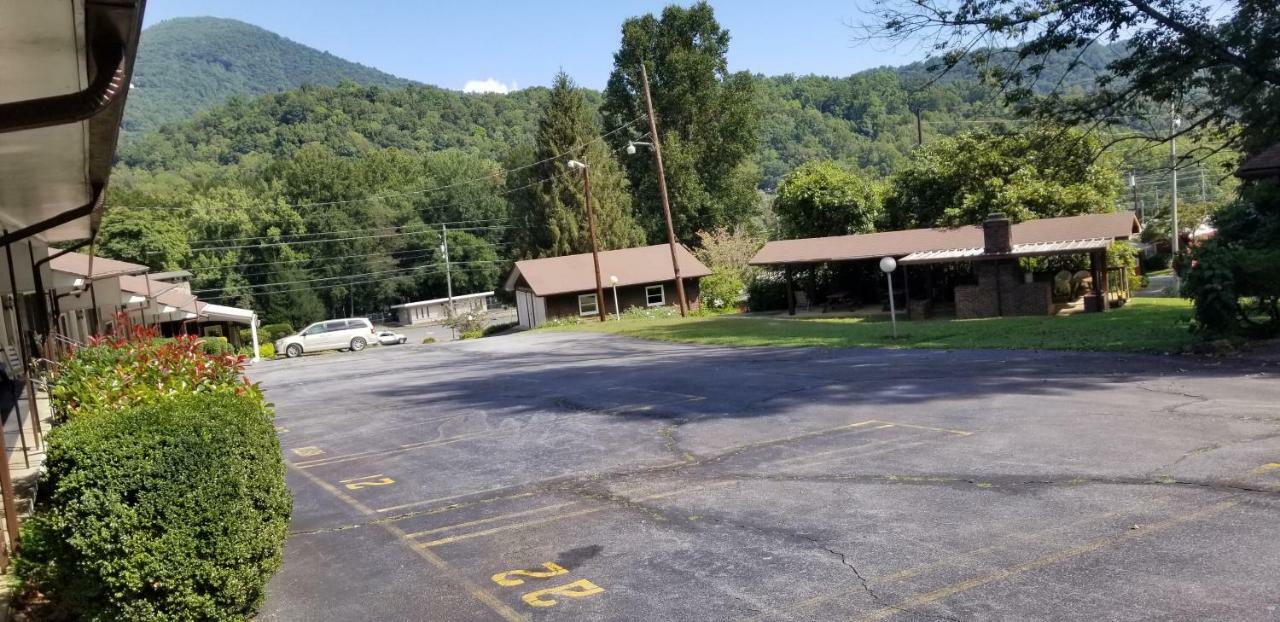 Tanglewood Motel&Log Cabins Maggie Valley Eksteriør billede